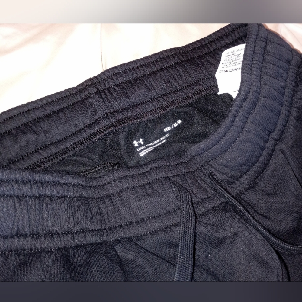 Men's Black Under Armour Fleece Shorts. Size Medium! - Picture 5 of 5